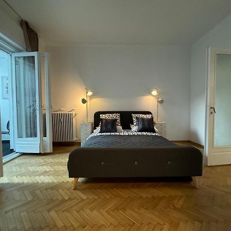Airy & Beautiful Downtown Apartment Бухарест Экстерьер фото